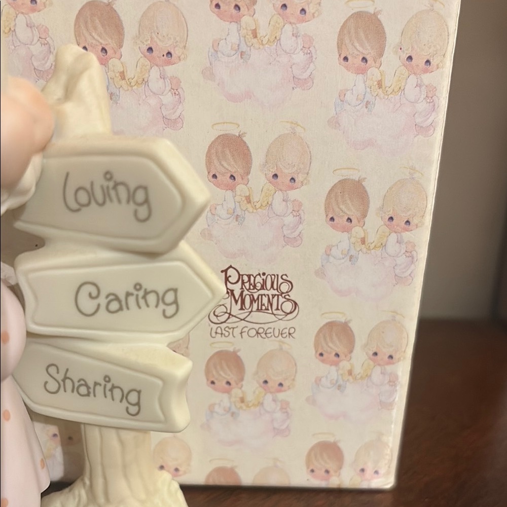 Precious Moments Loving Caring Sharing Figurine - Picture 2 of 6